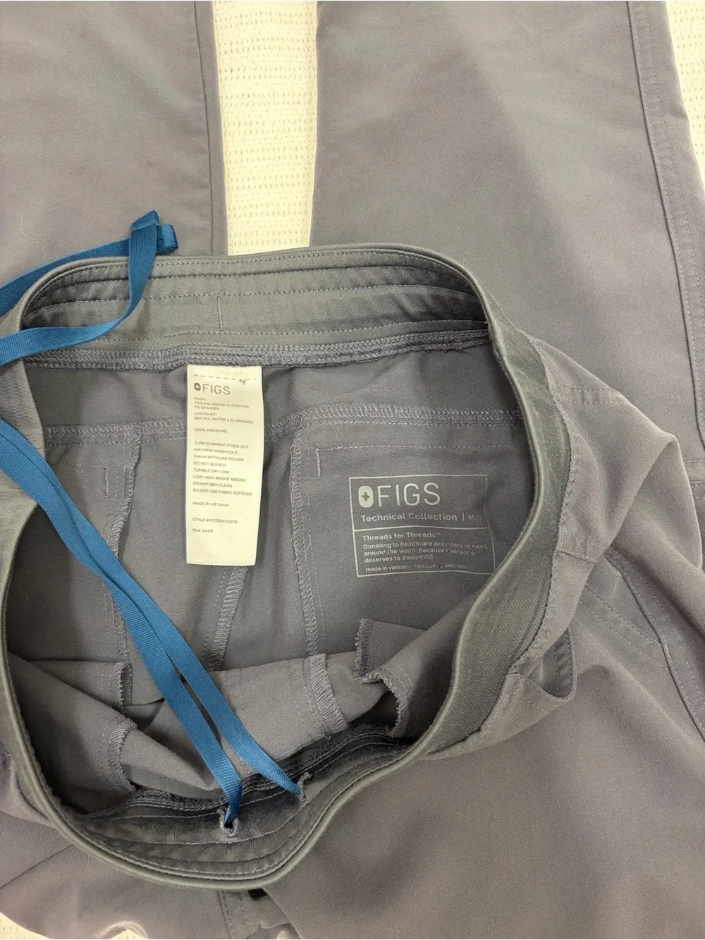 Figs Men's Scrub Set LARGE Top & MEDIUM/SMALL Pants.